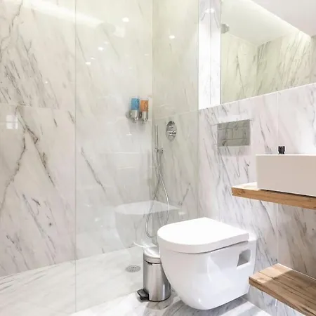 0e Brand New Right In The Heart Of Alfama